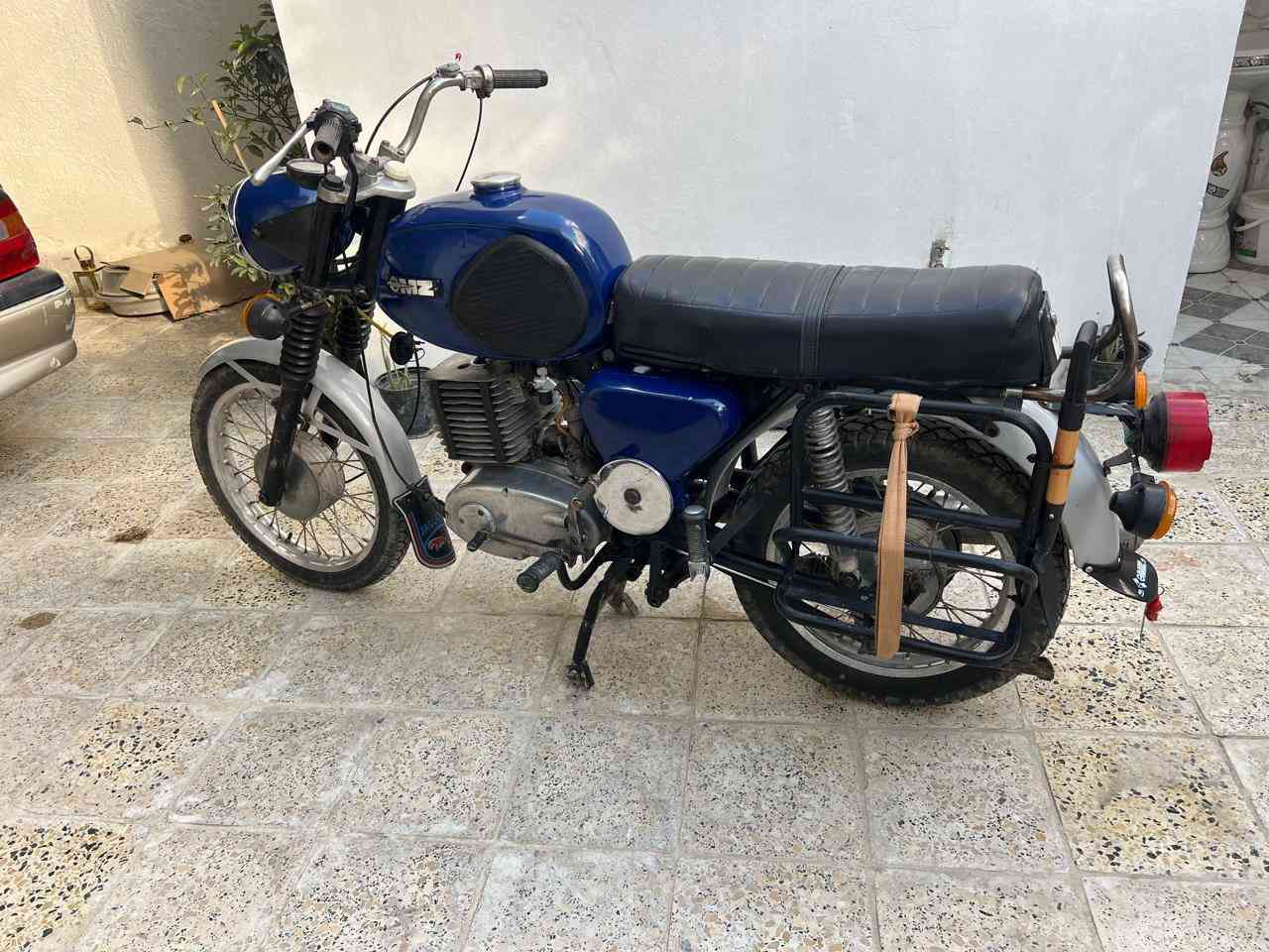 مابعد السلام ماطور امزت موديل ٨١ كهربائياتها اشاير كله شغال وكامل معمر جديد مكينه ساسيس ثلاثه السعر ٩٠٠ وبي مجال لشراي. بدون لوحات ***********
