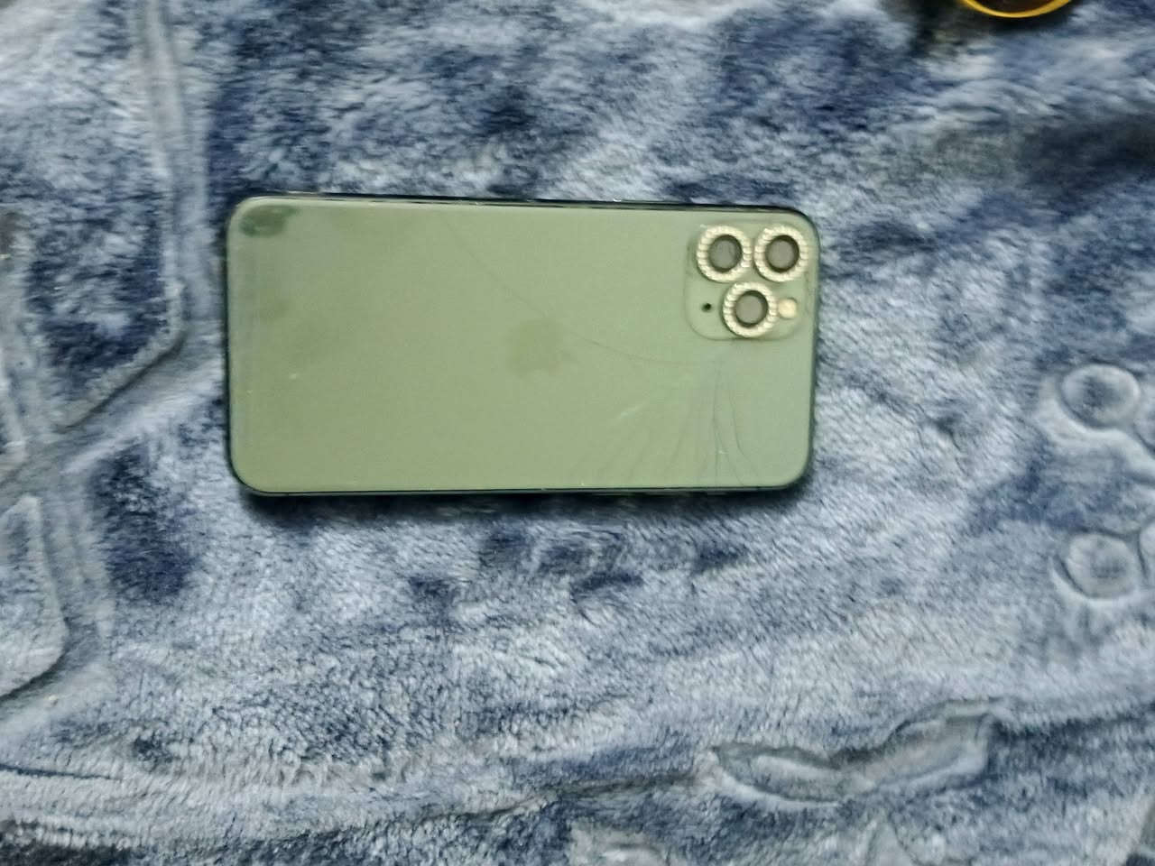 ايفون 11 برو 
مبدل شاشه وبطاريه بس جهاز نضيف وميصرف شحن ابد السعر ٢٢٥ وبي مجال بسيط العنوان بغداد الحميديه 
التواصل ***********
