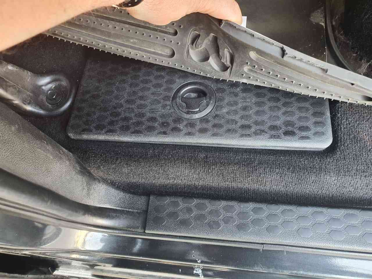 دوج رام للبيع فقط 2016
محرك 8 هيمي مكفول 
السعر 155 وبيه مجال للشراي
سياره ماشيه 113 الف ميل على ايدي صار 5 
سنوات عندي بسمي سياره 
رقم بغداد 
سياره من امريكا مكفوله بيه مكانات صبغ صار عندي طخات وحالين هم بيه طخات يعني بيع احزام هيه بيه مكانات صبغ عندي صور الصبغ وطخات
سياره تو ويل 
محرك مكفول كير مبدل جديد صدره نضيف
***********
