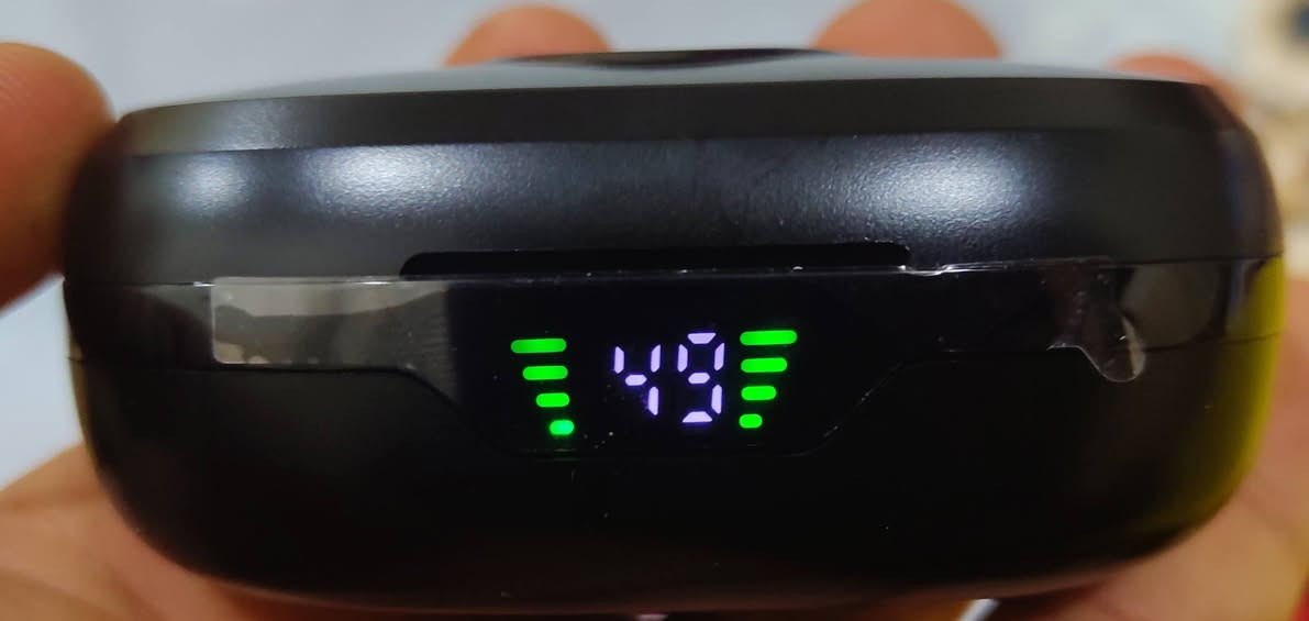 #سماعة #للبيع ايربود امزون اوربي جديد ما مستعمل سارع بالحجز قطعة واحدة مميزة ومن الله
النوع: سماعات أذن لاسلكية حقيقية (TWS) مزودة بتقنية إلغاء الضوضاء. 
الاتصال: تستخدم تقنية بلوتوث 5.3 لاتصال مستقر وسريع. 
البطارية: تتميز باستهلاك منخفض للطاقة، وتعمل لمدة تصل إلى 8 ساعات بشحنة واحدة. 
المميزات: تحتوي على أزرار تحكم حساسة للضغط ومقاومة للماء بتصنيف IPX4، مما يجعلها مناسبة للرياضة. 
يعني شي فول اوبشن للاستفسار الاتصال على الرقم ***********
او مراسلتي عبر الخاص
