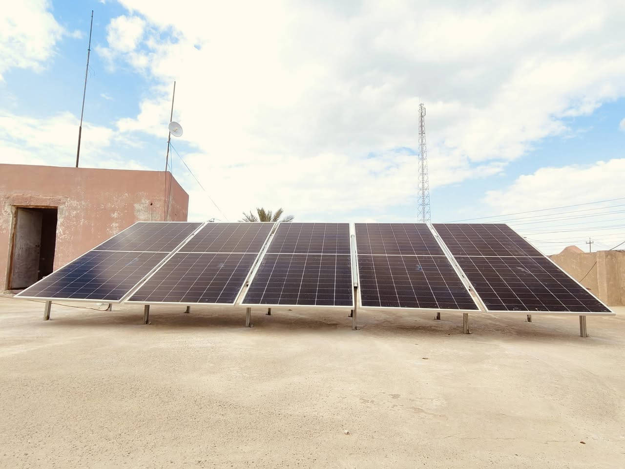 مستمرون بتجهيز زبائننا الكرام تم بفضل الله تنصيب منظومه عدد(2)طاقة شمسية لمنزل أحد الزبائن #ناحيةالزاب

 
مكونات المنظومة الثانية 👇👇👇
1- الواح من شركة لونجي عدد5(بايفشل وجهين لونجي قدرة اللوح615wat ضمان 10 سنوات ✅
2- #بطاريات من شركة #ليثيوم نوع فلستي حجم10كيلوعدد(1)وبضمان حقيقي 5سنوات كاملة ✅
3- انفيرتر كرواط حجم 6كيلو (20امبير ضمان  حقيقي سنة  ✅  .
4-#حديد مغلون سمك 1.6ملم مع حداده درجه اولى ✅
5- توصيلات واسلاك خاصة بالطاقة الشمسية اصلية 6 ملم مطلي بالقصدير ✅

للاستفسار الاتصال
*********** زياد السيد 
 ***********  قيدار بن الوسمي 
*********** فراس الهذال 
*********** مهندس العمل احمد.
