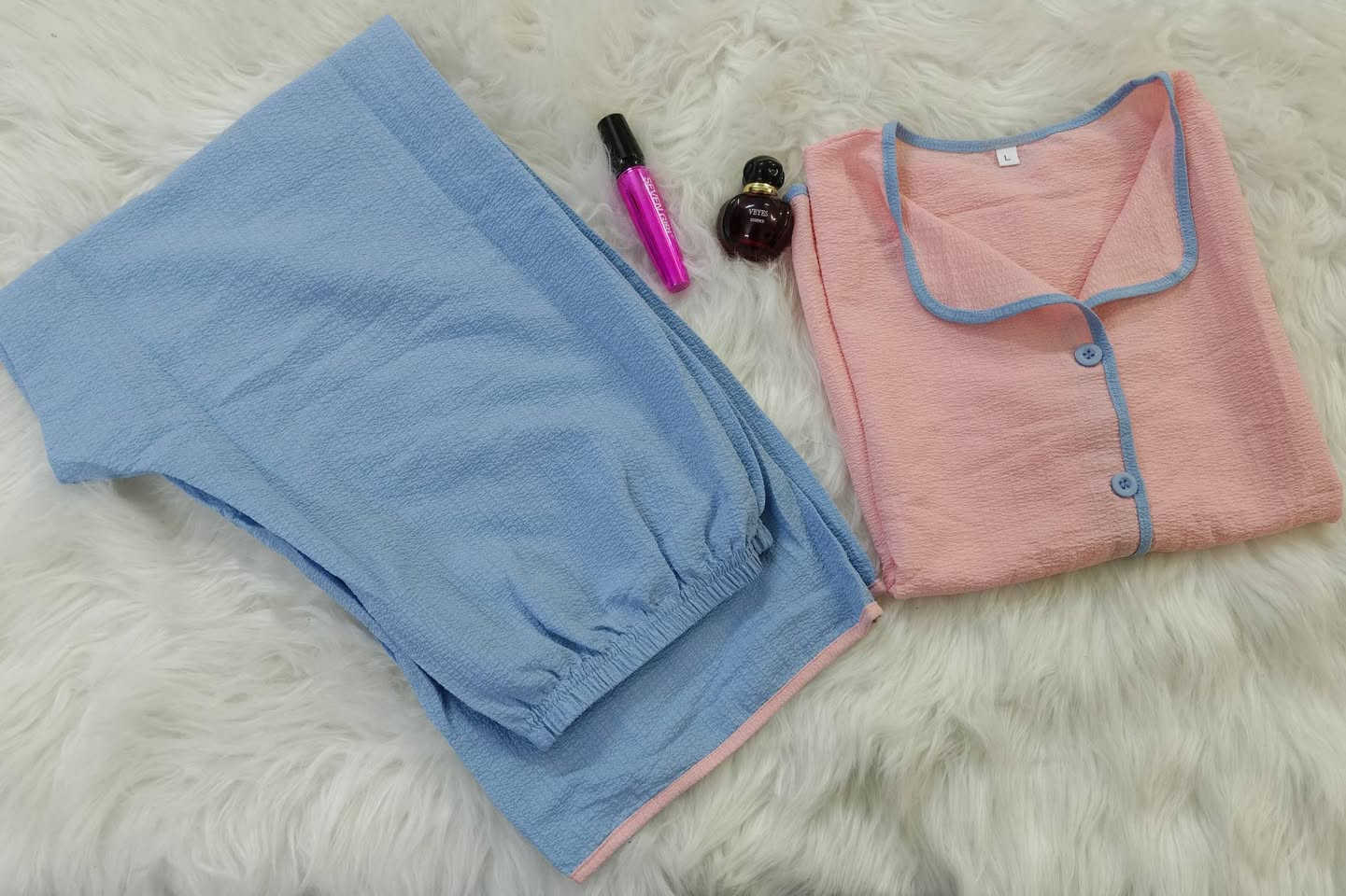 حبيباتي مااجيبلچن بس الحلو والراقي 
تراكسودات خامات متنوعة ستن فانيلة
كريشة كلهن نعومة واناقة دزي الموديل
العاجبچ ادزلچ قياس وسعر تبدي الاسعار
من ٧ لل١٠ فقط واهلا وسهلا بالجميع


**إذا كنت صاحب هذا الإعلان وتريد حذفه لأي سبب، رجاءا أرسل رسالة إلى الدعم الفني**