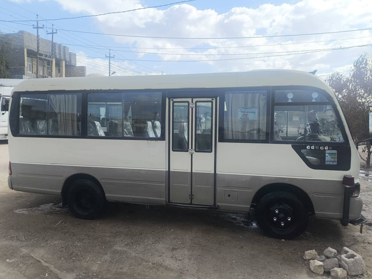 السلام عليكم كوستر هونداي ٢٠٠٣ البيع كير مكينه اكسن تخم تأير ولكدام جوبلس  تبريد ويه السويج  كهربائيات زوج باتريات جدد كله بشرط داخل دوشمه وبردات جدد ول كشر كدامك  مكان السياره رمادي السعر ٩٥ وبيه مجال حك الجيه الاستفسار عل رقم اني مكلف بنشر ***********
