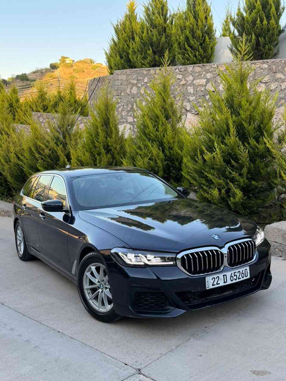 ‏Bmw 520i موديل 2018 ( بانزين ) خليجي ظمان دولي

⚔️⚔️ السعر 139$ وبيها مجال ⚔️⚔️

اي استفسار ( *********** )
العنوان النجف الاشرف 

مكينه اربعه سلندر توين بور تيربو كلش قتصاديه وسريعه
شلعتها ومعدلها شي مخيف

السيارة بدون حادث كفاله عامه
محدث 2023 صبغ قطع التحديث فقط

السيارة خليجية جانت تكسي مطار دبي الدولي vip

بدون اي نواقص واي عيوب ومن الزيرو لليوم كل سيرفسها بشركة BMW واي قطعه تتبدل جانت اصليه من شركة Bmw ⚔️

⚔️ تحويل او وكالة نفس اليوم ⚔️

⚔️⚔️ المواصفات ⚔️⚔️

بصمه تشغيل ⚔️
مثبت سرعه ⚔️
صندوك كهربائي + شفط ⚔️
ليد داخلي 12 لون بلاد ⚔️
كشنات اماميه  خزن  + ستيرن خزن ⚔️
شاشة جبيرة حساسات اماميه + خلفيه ⚔️
تحكم فتح وغلق الجام من خلال البصمه⚔️
مصابيح داخل يدات الابوب للترحيب وتذكير القفل وفتح السياره ⚔️
مري كلاب .. مري شفط ⚔️
كير اوتوماتيك + عادي 8 نمر ونظام sport⚔️
لايتات زينون بلاد عالي ناصي متحرك  بك لايتات ليد بلاد 
داخل السياره جلد طبيعي مشمشي ⚔️
الكشنات الاماميه تحكم كهربائي فول⚔️
تحكم ستيرن جهتان فول ⚔️
امكانيه التحكم في كمبيوتر السياره⚔️
ماوس داخلي للتحكم التام في السياره والكمبيوتر ⚔️
انظمه ملاحه متطوره حسب الموصفات
امكانيه ربط الهاتف بشكل متكامل⚔️
سايد بريك كهربائي بصمه ⚔️
نظام مانع الانزلاق⚔️
زجاج المرايا الجانبيه والوسطيه للسيارة عاكس للضوء⚔️
التبريد التحكم من قبل السائق او من خلال قياس درجات الحراره وتحكم التبريد الخلفي منفصل بالكامل عن الامامي مع امكانيه التحكم به من قبل السائق من خلال الكمبيوتر ⚔️
نظام الايرباك لجميع جوانب السياره⚔️
حساس امامي خلفي ⚔️
نظام السماعات فول استريو +دمام ومضخم بلاد⚔️
كمبيوتر لفحص جميع المركبه وعند وجود اي خلل يخبرك في مكان العطل والخلل 

ملاحظة ..
صدر امامي خلفي جديد
اربع تايرات جديدة + فلتر بانزين + دسكات امامي خلفي مبدلهم  السيارة جاهزة وعلى ٢٤ حباية بدون اي نقص واي عيب بشرط النجف, العراق
