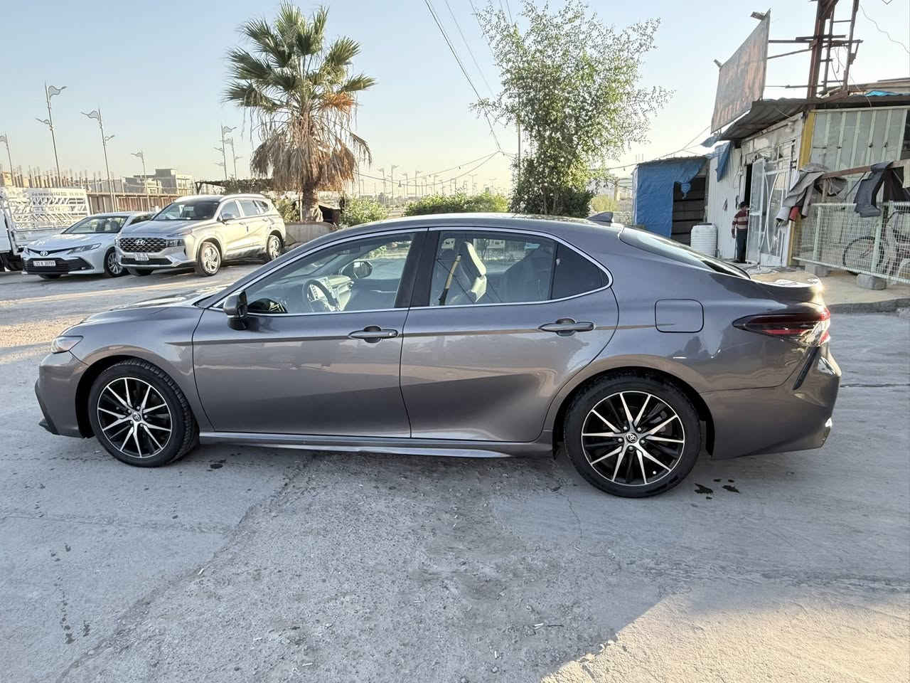 السلام عليكم 
تيوتا كامري 2022 se رقم اربيل الجديد بيع أو مراوس بكورلا هايبرد تريد تحويل او وكاله  حادثها كما موضح بالصور السياره ماشيه 37 الف والسياره صبغ الحوض فقط +الجاملغات الخلفيه بارد + الجنطه تبديل نفس اللون مواصفات السياره كشن السايق كهرباء شاشه كار بلي كشنات جلد كامره كروز سرعه وباقي المواصفات ال se  المعروفه والسياره ميحتاج الها مصرف كامله مكمله  سعر السياره 185 وبيها مجال  مكان السياره الصويره /وبغداد للاستفسار 
***********
