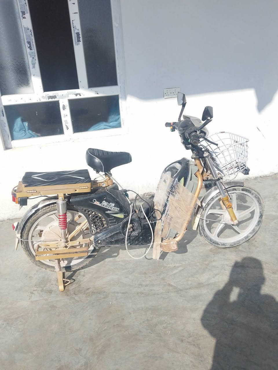 عندي موطر شحن اللبيع نضيف بس بطاريات مالتو تعبانات وسعر 250 ألف وبي مجال ***********،،
