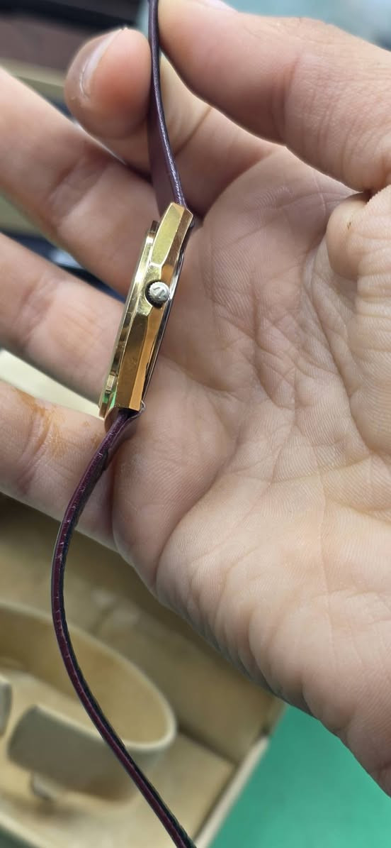 رادو الغزالي
كوارتز 
القطر ٣٥
سير او بك بلاد 
العلبة الأصلية 
إنتاج الثمانينات 
سعر 200 دولار 
#الكل


**إذا كنت صاحب هذا الإعلان وتريد حذفه لأي سبب، رجاءا أرسل رسالة إلى الدعم الفني**