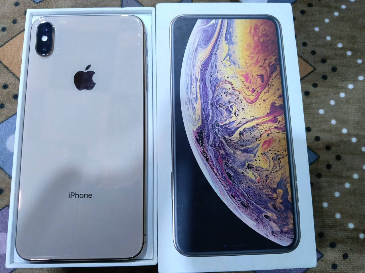 السلام عليكم للبيع فقط.    ايفون  Xs max ذاكرة 256دبل شريحه مو تك شريحه الجهاز نضيف كلش ومكفول مبدل بس بطارية والباقي نضيف لا شخط ولا كسر بي السعر 200وبي مجال كلش بسيط المكان نجف كوفه عباسية ***********
