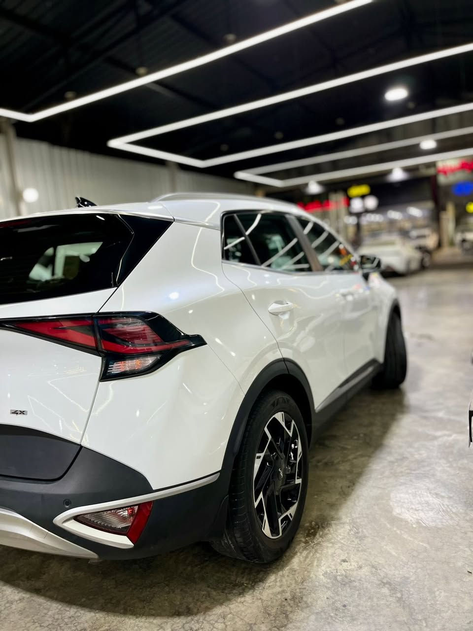 السلام علكيم للبيع او المراوس حسب القناعه
KIA SPORTAGE 2025 
  رقم السيارة بغداد 
  🛣️  المسافة المقطوعة      - 23,000   الف كلم فقط 
✅ المواصفات:   
✅ الموديل: 2025
✅ الحالة: كفاله عامة 
✅ المنشأ: وارد خليجي 
✅ المسافة المقطوعة 23,000 الف  فقط
🔹 قطعتين تبريد
🔷 مانع انزلاق
🔷وضعيات القياده Dirve mod 
🔷 هند بريك بصمه
🔷 فتحه سقف سلايد روف
🔷 داخل مخمل اوف وايت
🔷 اشاير بالمري
🔷 شاشه وسطيه تدعم car play
🔷 مثبت سرعه
🔷جنطه كهرباء 
🔷شاشه تدعم القبله 
🔷شاشه متصله 
🔷كراسي كهرباء 
🔷مداخل تايبسي+USB 
🔷جامه سايق AUTO 
🔷كراسي تدفئه
🔷 باقي المواصفات معروفه
🔷 مع العلم السياره 4X فورويل
📍 السيارة متوفرة في بغداد - الكريعات 
📞 للأستفسار الاتصال على الرقم 
***********
