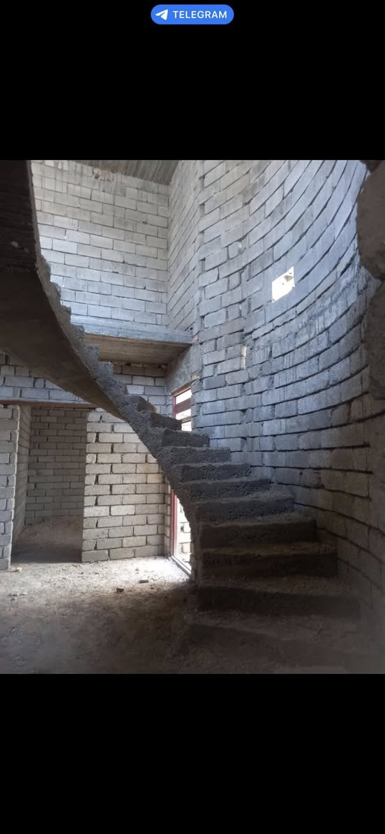 هيكل للبيع في دوانم المعمل مساحته 200 متر عل شارع 50 للاستفسار الاتصال على الرقم ***********
