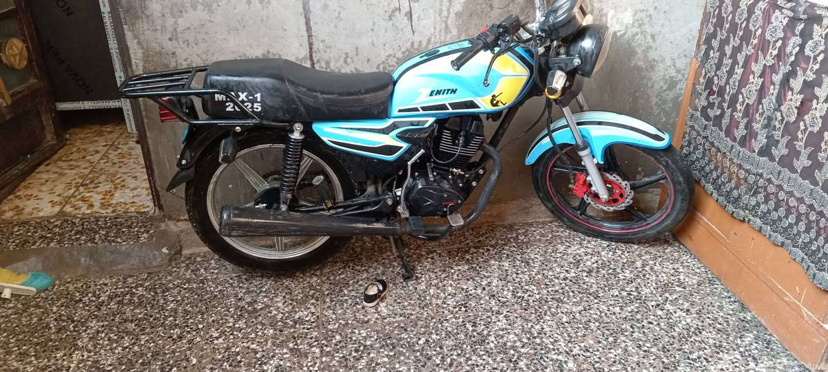 دراجه شانق للبيع مكان حي نضال كربلاء السعر 700 وبي مجال***********
