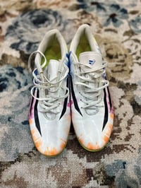 اديداس حذاء ميسي قياس 44 نظافه فول  تخفيضات  40الف مع التوصيل  للحجز 0...