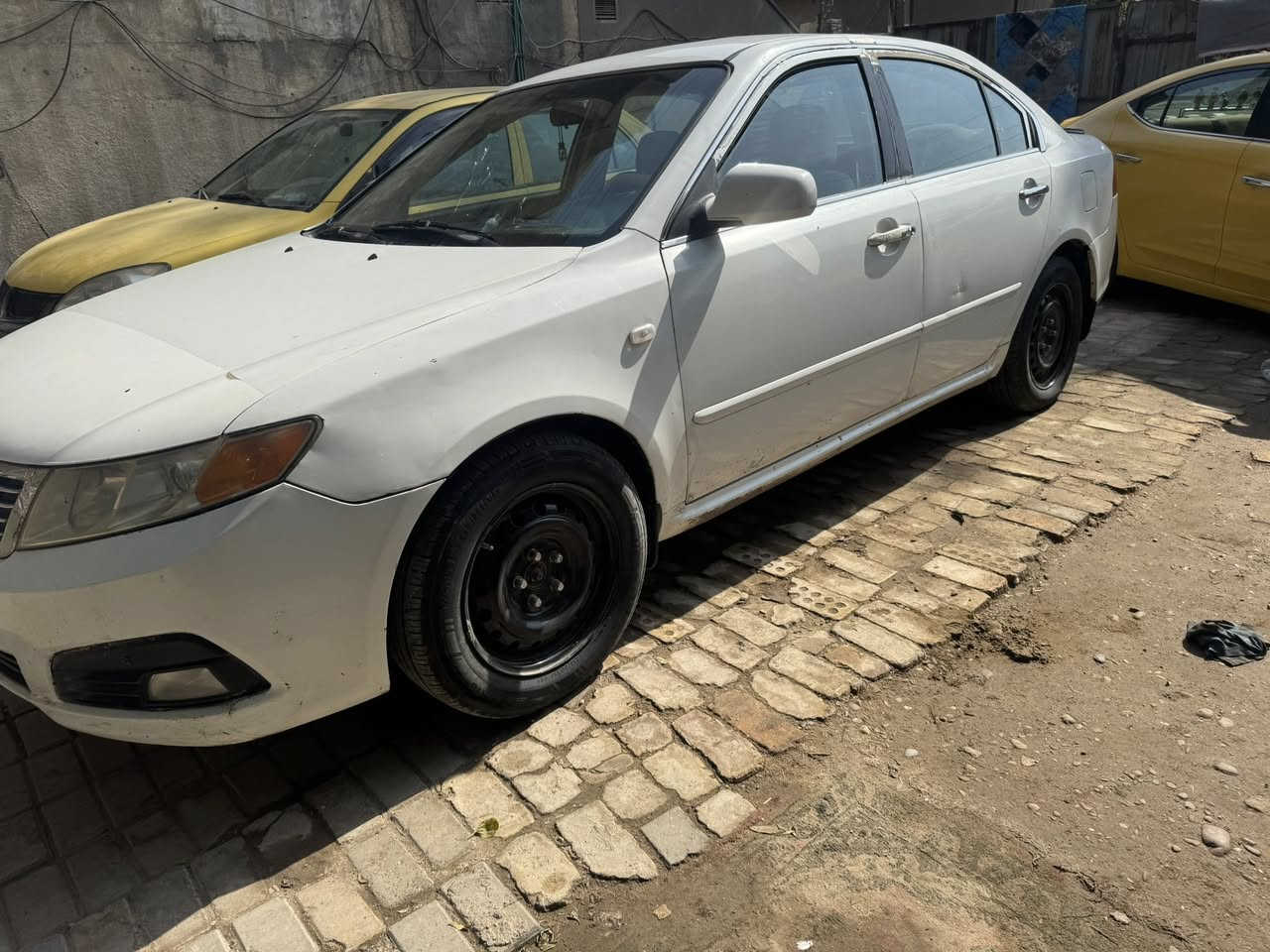 السلام عليكم اوبتيما ٢٠٠٩ خليجي بيها ظربهً صفحت السايق وتعمير الدواخل  تبريد محرك كير حداديه خير من الله منضومه زنون مكاني بفداد *********** السعر 90
