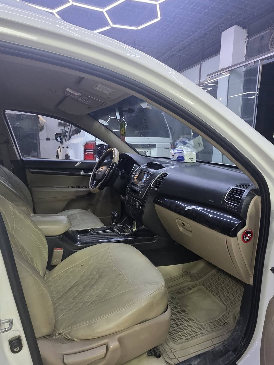 سورينتو موديل ٢٠١٤كفاله السياره سونارها موجود بصور  سعر ١٨٣ بيه مجال قليل  كله كفاله سنويه لشهر لخامس رقم بغداد  مكاني ديوانيه *********** واتساب او اتصال
