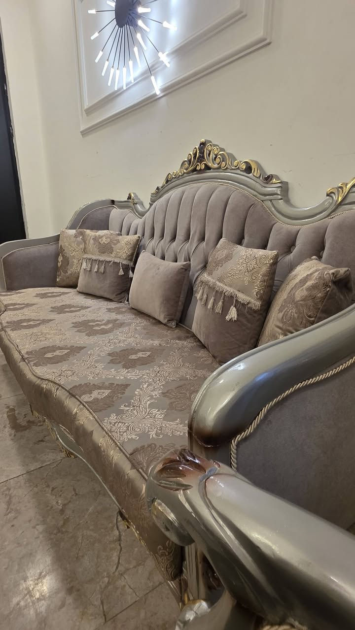 تخم تركي زان ١٠ مقعد وطبله وسط نظيف جدا مليون وربع قفل
***********
