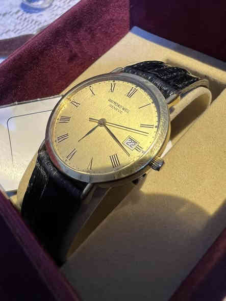 سيتم بث مباشر لبيع الساعات الاصليه والاحجار الكريمه اليوم الجمعه بعد الساعه الثامنه مساء فاهلا وسهلا بكم
#الجميع ***********
