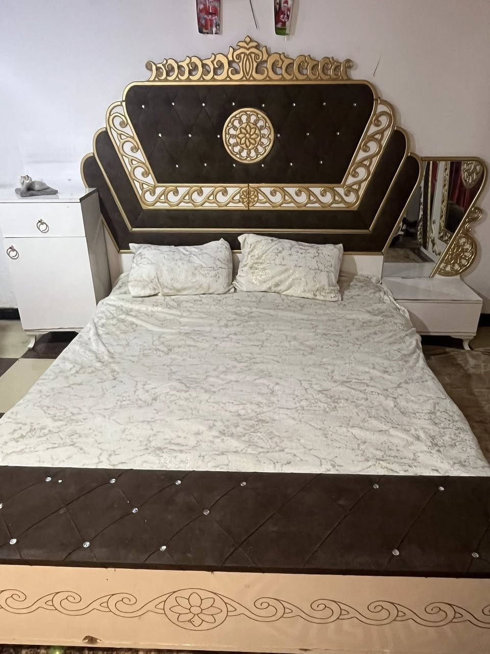 غرفة نوم تركي للبيع 
السعر 700 
مكاني كربلاء حي العامل 
رقم الأتصال ***********
