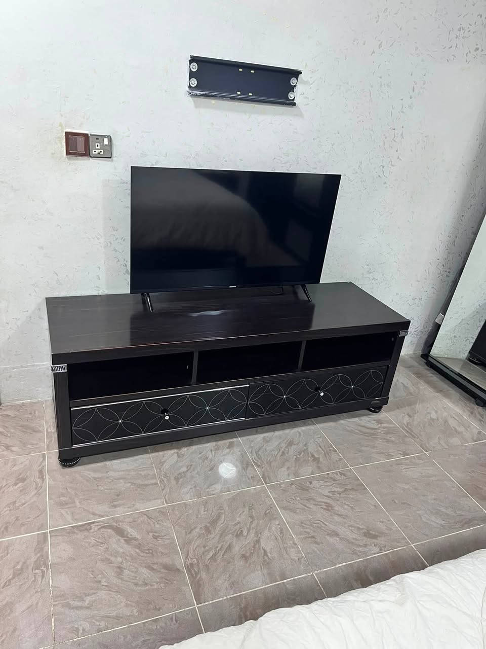 غرفة نوم للبيع اي عيب مابيها من ماركة استقبال 500الف بيها مجال اي استفسار خابر ع رقم ***********
