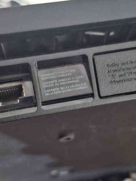 السلام عليكم بلايستيشن 4 سلم 500 كيكا بايت مستعمل للبيع مستعمل أسبوعان فقط و الجهاز نضيف و غير داخل صيانه تقدر تتاكد من تريد تشتري و الجهاز يأتي معه 2جوستكات تجاريات(يدات)+2العاب(Deuil May Cry5+GTA 5)هذه الألعاب وكامل ملحقاته ويأتي معاه يو بي اس(شاحن)يدوم الى15دقيقه أو ربع ساعه السعر خاص رقم التواصل***********.
ملاحظه:الجهاز مابي الكارتونه الخاصه بي.
