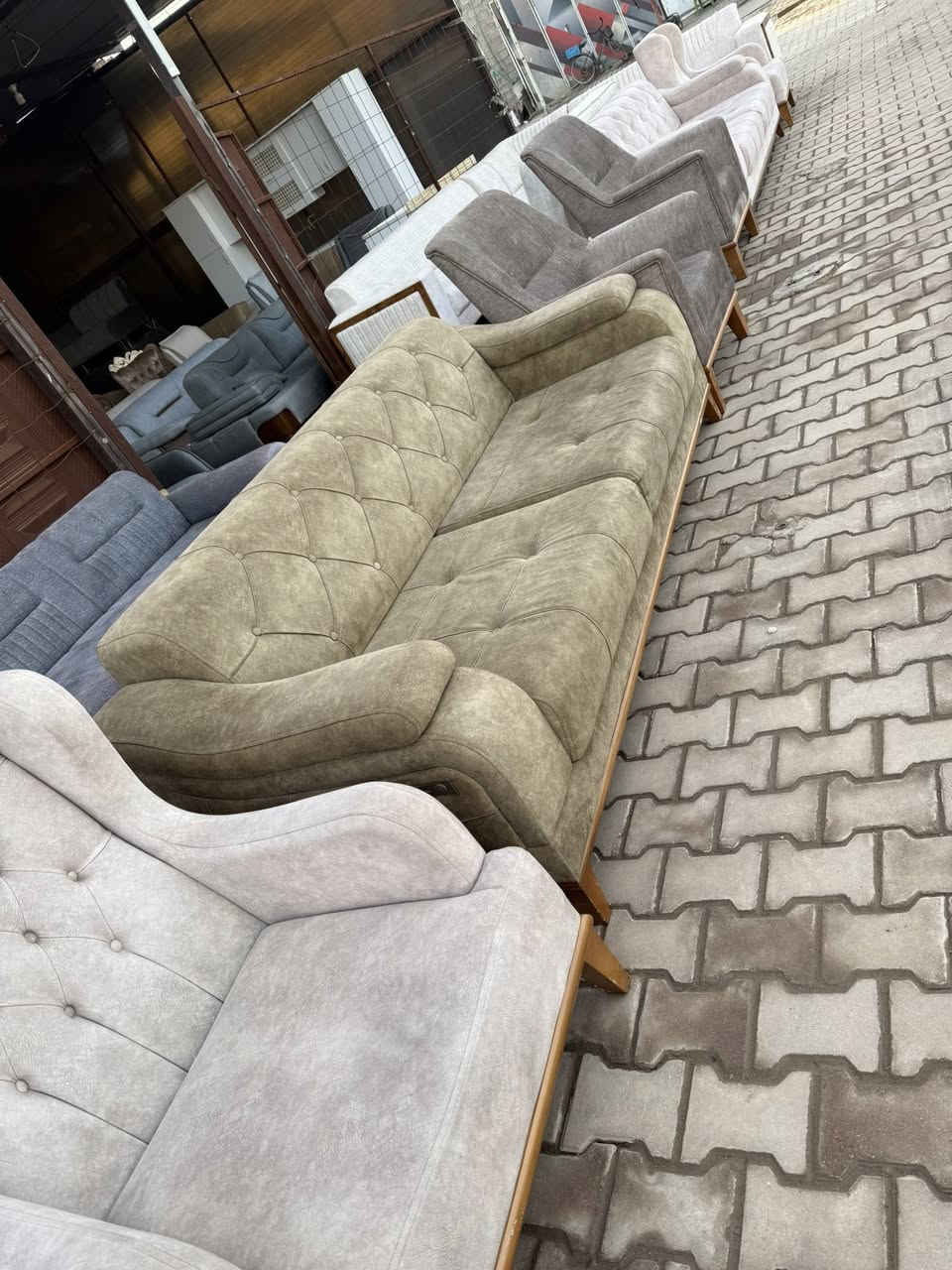 تم وصول  بضاعه جديد ومستخدم العنوان سلمان باك قرب أسواق حلاوه                                     ***********
