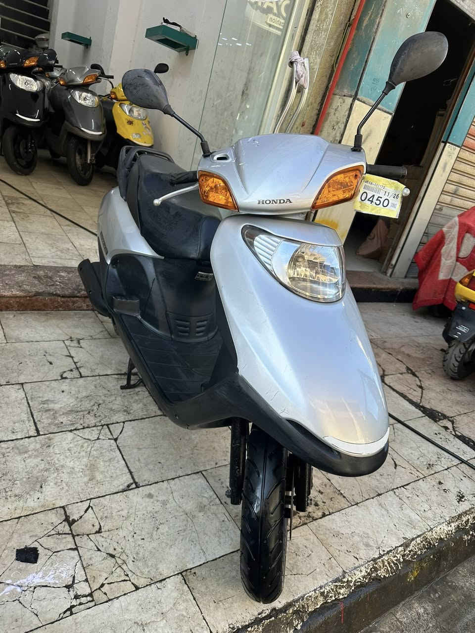 #السلام_عليكم_أخوتي_الغوالي 
#الوجبه_الجديدة
#مال_مزاد_شرط_رمبه 
# هوندا سبيسي 👍
 #شرط الضمان 💯💯
#بعده بحالة الوكاله فول نظافه مكفول 
#نظافه فول 💯💯👍 
#اللون سلفر 

البيع نقد والأقساط 👉
مصرف الرافدين فقط👉
مواظف ومنتسب ومتقاعد و الوريث 👉
استقطاع الاكتروني بدون مقدمه👉

#مكاني كوت المشروع شارع ميكانو 👉
***********☎️
***********☎️
أخوكم سيد محمد
