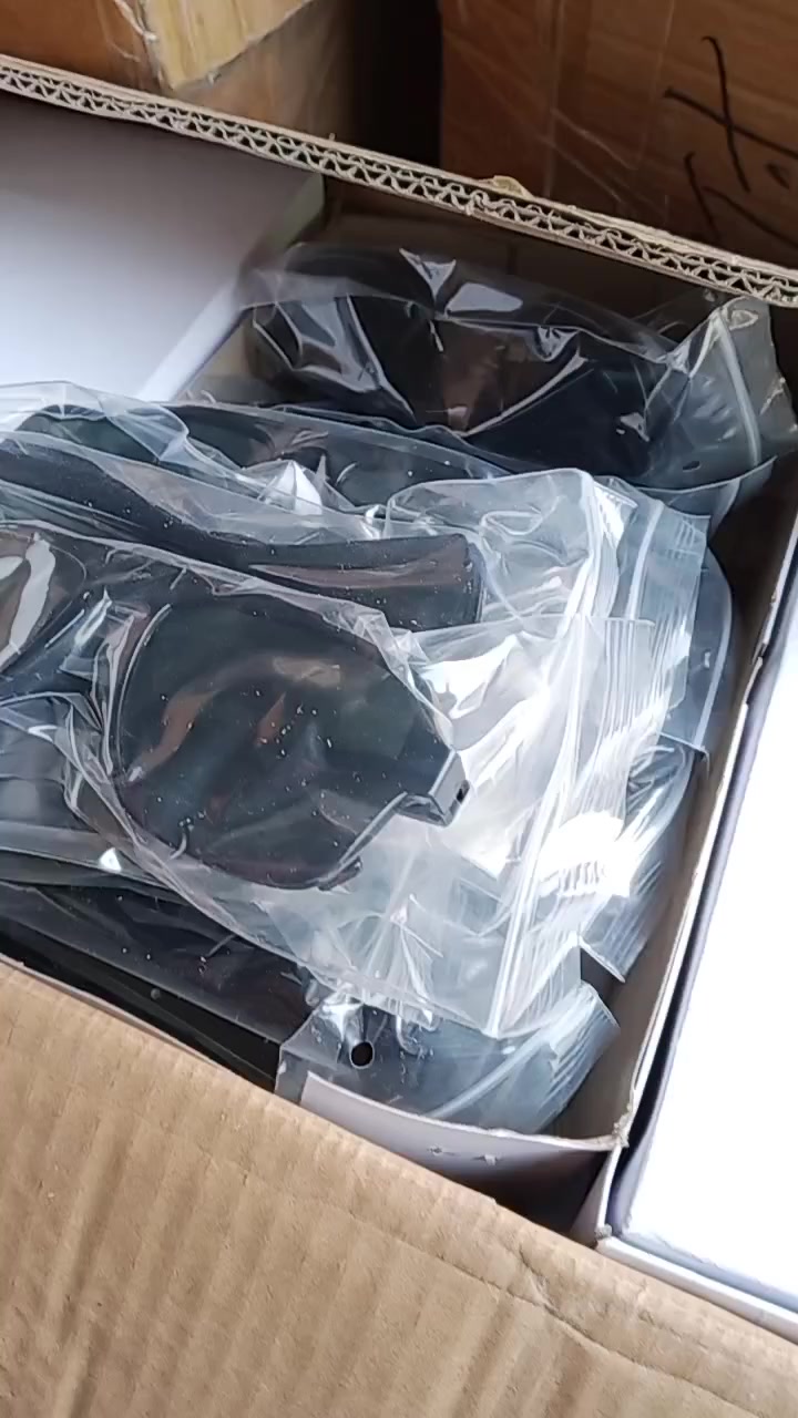 ياالله سلام عليكم رجالي هولندي السعر 100قطعه 140الف مع التوصيل مخزن المميز للاكسسوارات الاوربيه والنظارات الهولندية رقم ***********وات ساب شرط بدون شخوط بدون تلف
