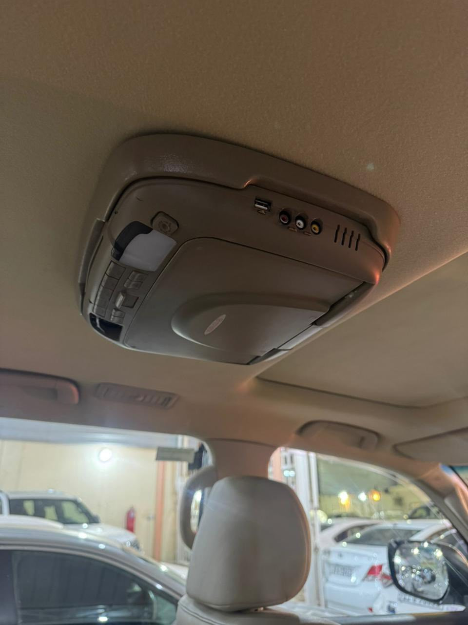 لاندكروز GXR بريم
موديل 2019 بريم 
محرك 6V 4000
رقم بغداد   بسمي تحويل ثانيوم 
مواصفات
كشن سايق 3 دكم
كشن صدر اصل كهرباء 
DVD بل قمارة 
فتحة بل سقف
8 ايرباك 
كيجات كتروني 
خمس بصمات 
جنطة كهرباء بلادي 
شاشة بلادية 
طفاية 
كشنات جلد 
كراسي اثنين كهرباء
كامرة اصلية 
حساس بلادي 
شغال بعد بلادي
لايت اسود بلادي 
0781 340 1420
