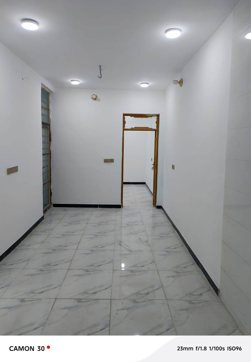 دار للبيع🏡المساحة: 50 متر 
الموقع: النجف شارع الصب مقابل ملحق قريه الغدير عمود 318

مواصفات البناء:
غرفه نوم وصاله ومطبخ صحيات ومنور
بناء مرتب (أساس + سقف كونكريت + طابوك)
أرضية بورسلين 

الخدمات:#بعد_عن_السوك 100متر 
ماء كهرباء مدارس سوق تبليط مولد

للاستفسار والاتصال:
‏‪***********‬‏
