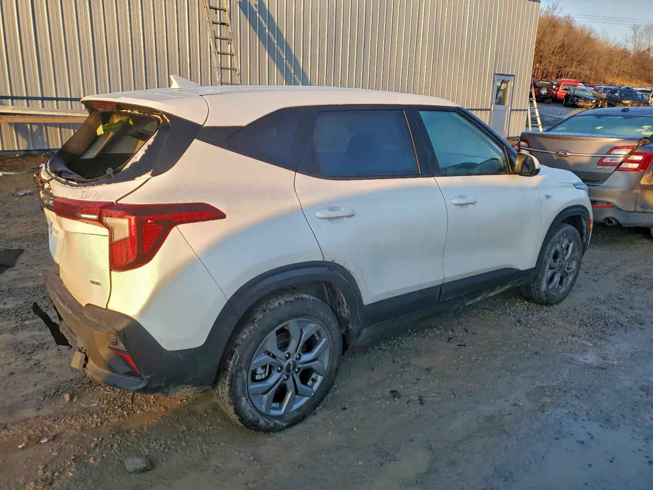 #أعـــلان_مــــــــــزاد #مكتب_بوابة_دبي
سعر نقل مخفض الى جميع الموانئ
ـ نوع السيارة : 2026 KIA SELTOS LX
ـ تاريخ المزايدة : 28/1/2026 الساعة 6:00 مساء 
ـ السعر : حسب تاريخ المزايدة المذكور أعلاه: 425$ دولار 
ـ الضرر والمواصفات : حسب الصور المرفقة
-جميع السيارات الهايبرد الكهرباء معفي
من الكمرك الضريبة والرقم مجاناً
ملاحـــظــة .. السيارات المعروضة داخل الصفحة هي مجرد نماذج بسيطة للمزاد
وللمزيد من المعلومات الحضور الساعة الرابعة عصرا الى مقر الشركة الكائن في:
شارع الحزام الاخضر المدينة المايئة- مقابيل حي العدالة #النجف_الاشرف
المكتب ***********
زيد الطفيلي***********
عبد الله الزاملي***********
للانضمام لكروب الواتساب اضغط ع رابط
https://chat.whatsapp.com/HEg5DTFOYCnFPwSoSvOuuq
