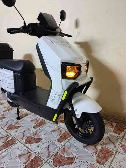 السلام عليكم للبيع دراجه سكنس شحن مديل 2026 دراجه وكاله بعدها جديده وضع شركه مكفوله من الشخط وصل المعرض موجود
مواصفات الدراجه

شاشه تاب تكشف اعطال الدراجه ولتنبيهات
مري جانبيه.
نضام بارك الوقوف المستمر 
اشاراره يمين يسار لد
دبل اشاره
بريك امامي خلفي دسك
حساس بريك 
نضام انذار ذاتي
لايت عالي ناصي +نشره ترحيب
بك لايت LED لد + نشره ترحيب
مخرج USB لشحن الهاتف 
ملف 2000
عدد البطاريات 6 الحجم ابكبير مصطره 
تمشي بل شحنه الوحده ٧٥ كيلو 
سرعه الدراجه 100
شاحنه رقميه تدعم الشحن السريع وليقاف عند امتلاء البطاريه
مساحه تخزين واسعه +جنطه خلفيه 
مكان الدراجه المنصور 
السعر 850 بي مجال بصيط
الشراي يتفضل خاص او التصال عله الرقم***********
