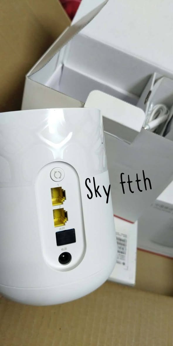 السلام عليكم
توفر الراوتر الخاص بالكيبل الضوئي من شركة huawei العملاقة نوع K662D والذي يعمل بتقنية Wifi 6

الجهاز يعمل بترددين
1- 2.4GH
2- 5GH
في وقت واحد لضمان سرعة عالية و تغطية واسعة للمساحات الكبيرة و بسرعة تصل الى 3000 ميجا بت في الثانية عبر الهواء

الجهاز يحتوي على منفذين LAN
للاستفسار و الطلب
واتساب ***********
