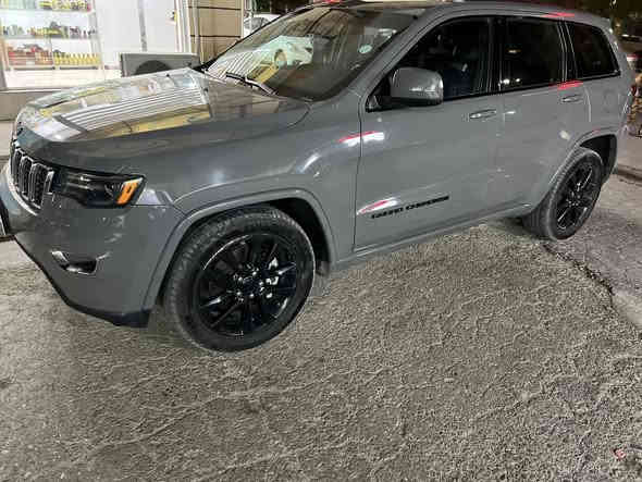 جيب گراند شيروكي بلاك توب لون اسمنتي المرغوب موديل 2021 

المواصفات

 رادار خلفي وتوقف ذاتي حساس خلفي كامرة دوار 

رادار جانبي 

شاشة تاب الجبيرة 

كشنات تدفئه 

استيرن تدفئه 

كشنات جلد وشامو 

نضام اتو استوب 

انضمة قيادة سبورت نورمل ايكو 

تشغيل عن بعد 

مري الجانبية تعتيم ذاتي ونقط عمياء وهيتر بالمري  

محرك 3600 V6 تو ويل  ماشية 72 ميل وقابل للزيادة 

الضرر 3 قطع الكدام بخ فقط بدون دواخل وهذا تقرير الكارفاكس  السعر 275 ومجال

عنوان دهوك / *********** /*********** 

ملاحضة يرهم مراوس دورنكو او رام V8 موديل 21 وفوق
