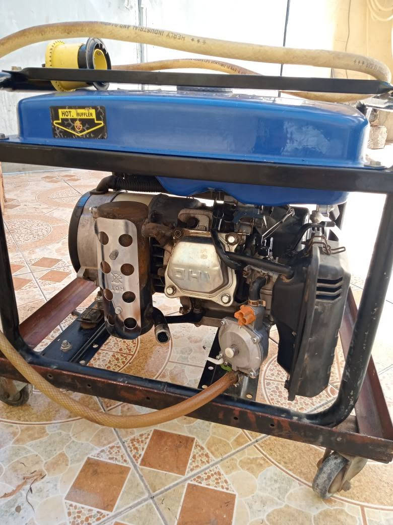 مؤليدةى تايگر 3700زؤر خاوينة زؤر كةم كاريكردووة  كراوةتة غازيش واتا غاز و بةزينة بةشةرت هيچ كيشةى نية بةيةك هندر هةلدةبئ. چوار چيوةى ئاسنى تايةى لةگةلة بؤ گؤرينى شوين بةئاسانى هةروةها تةقسميكي كارةبايى لةگةلة. نرخ سةد و بيست دؤلار. ژمارة موبايل *********** أربيل, العراق
