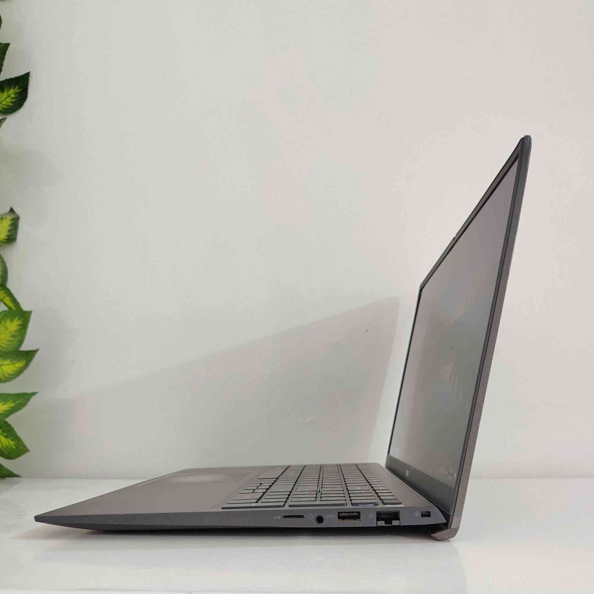 💻 Dell Vostro 5402 الجيل الحادي عشر 

مو كل لابتوب i7 يعطيك نفس التجربة، وهذا الجهاز يجمع بين السرعة، الخفة، وعمر البطارية الممتاز ليكون مناسب للدراسة والعمل والاستخدام اليومي بدون تعليق أو بطء.

✨ معالج Core i7 الجيل 11
✨ رام 16GB
✨ هارد SSD سريع 256GB
✨ شاشة FHD واضحة
✨ بطارية جديدة 100%

إذا تحتاج جهاز للجامعة، الأوفيس، البرمجة، المحاضرات، التصفح، أو حتى التصميم ، فهذا الموديل يقدم أداء ثابت واعتمادية عالية.

🎁 هدايا مجانية: حقيبة + ماوس + ماوس باد + الشاحن الأصلي

🛡️ فحص قبل الإرسال وفحص قبل الاستلام مع ضمان 7 أيام للخلل المصنعي

📍 بغداد - الأمين الثانية
🚚 التوصيل متوفر إلى جميع المحافظات

السعر  522,000
واتساب ***********
