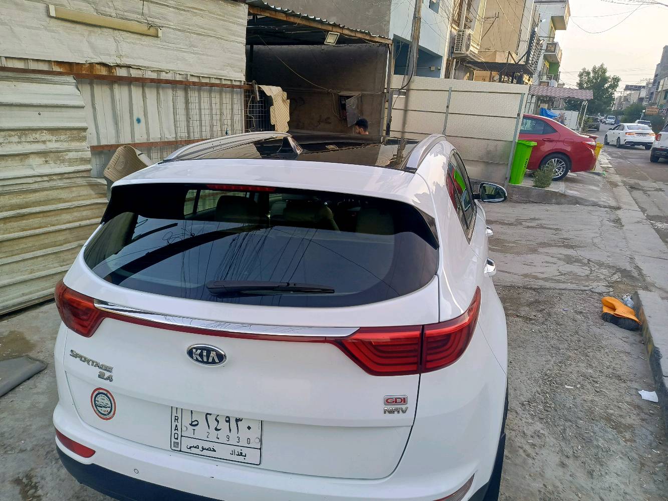 السلام عليكم
سبورتج 2018 خليجي
محرك GDI 2.4 AWD
فول مواصفات
مواصفات الجيتي لاين  بس بدون صندوك الكهرباء والتبريد بلكشنات
  غرفتها نضيفه بلادي جانت مغلفه من اول يوم كشنات سبورت حضن لونين جلد مخرم
حداديتها جديده تايراتها نص عمر بطاريه جديده
دسكات دبل لنك جديده يعني السياره مناقصها شي حتى حمام متحتاج
دهن كير جديد تم تبديله على ضوء الكتلوك بعد ماعبرت ال 120 الف كيلو
بلاديه على وضع الشركه لا مبدل بيها شي ولا عاطل  بيها  شي ولا مبرمجه 
السياره اخذتها زيرو بسنتها وعلى ايدي ومكفوله من كلشي الا من رصعات على الجانب الايسر تتصلح بارد او بي دي ار اني ممشتغلها مخليها على وضعها
ماشيه 127 الف كيلو

   متواجد بغداد بحي الجهاد وحي الحسين والسيديه
رقمي *********** ومتوفر واتس اب
السياره عارضها 185  وبيها مجال ان شاء الله
