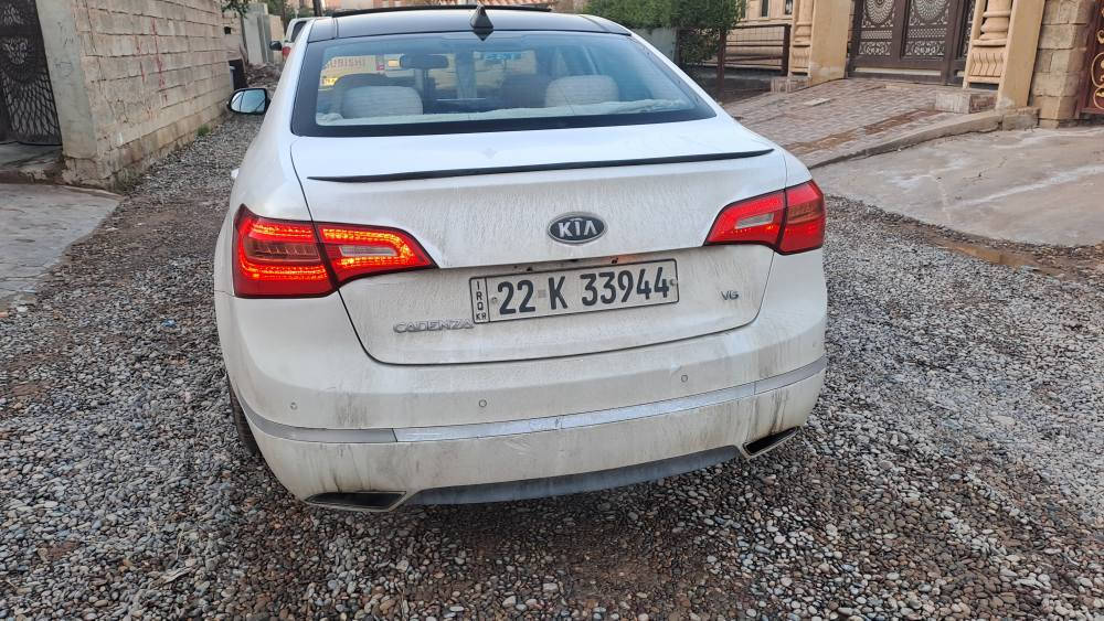 للبيع كيا كادينزا
رقم أربيل بسمي سنويه 31 هزه لشهر 5رقم جديد شرط التحويل السياره خليجي موديل2011
فول مواصفات 1/1
سعه المحرك 3.5دوش المرغوب
سيارة مال بيت  
بانوراما 
لايت منظومة زنون كامل 
حساسات أمامية 
حساسات خلفية
تبريد قطعتين
ترحيب داخلي
تحكم ستيرن
مقاعد جلد وكهرباء
مري شفط +ترحيب
كامره خلفية
ويل كب 17 طخم تاير جديد 

سيارة جاهزه ونظيفة من كل نواحي كير محرك كهربائيات   جاهزه على اخير
مع ارفاق السونار
سعر السيارة 100
 مكان السياره تكريت 
وشراي يتصل على الرقم *********** تكريت, صلاح الدين
