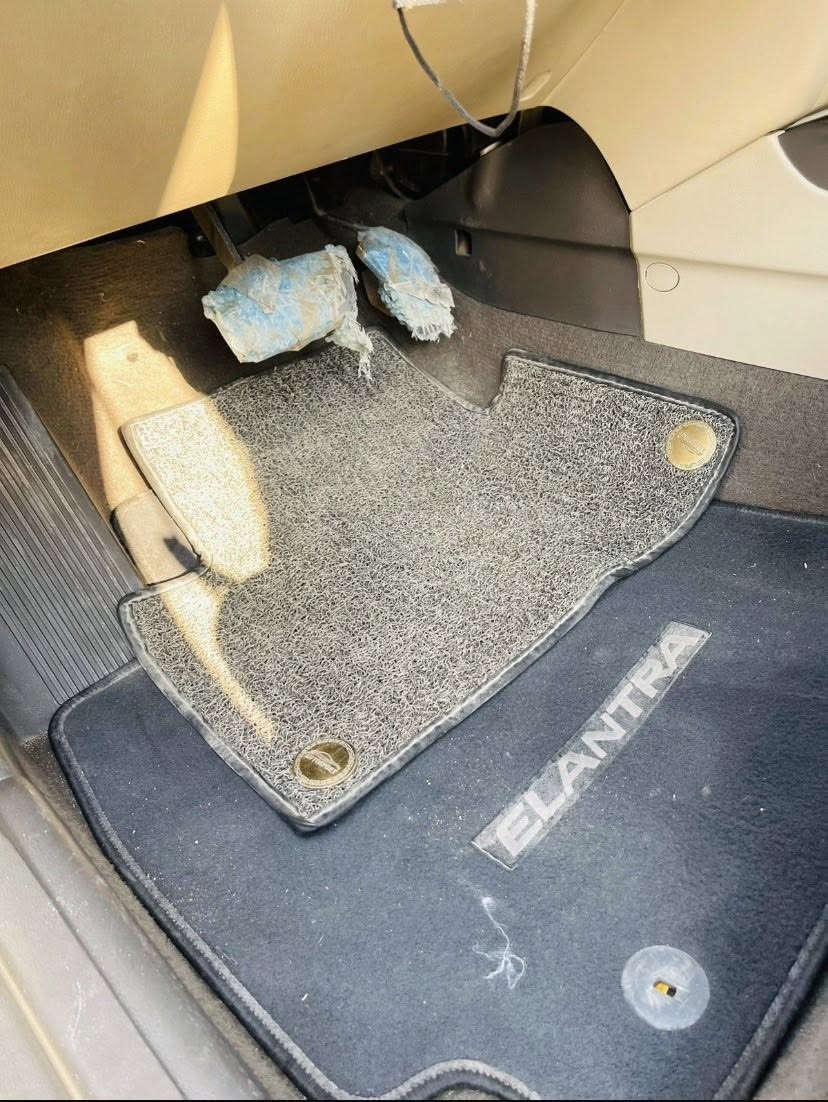 السلام عليكم ا
النترا شركه عامه 2011

مكفوله كفاله عامة من الدعامية للدعامية 

مكينه 2000 برغي ممفتوح بيها 

أربع دسك 

جهاز إنذار ابلادي 

سنتر لوك ابلادي 

تخم تاير جديد 

ماشيه 106 الف 

السعر 134

الرقم: ***********

مكاني :بغداد /الكرخ
