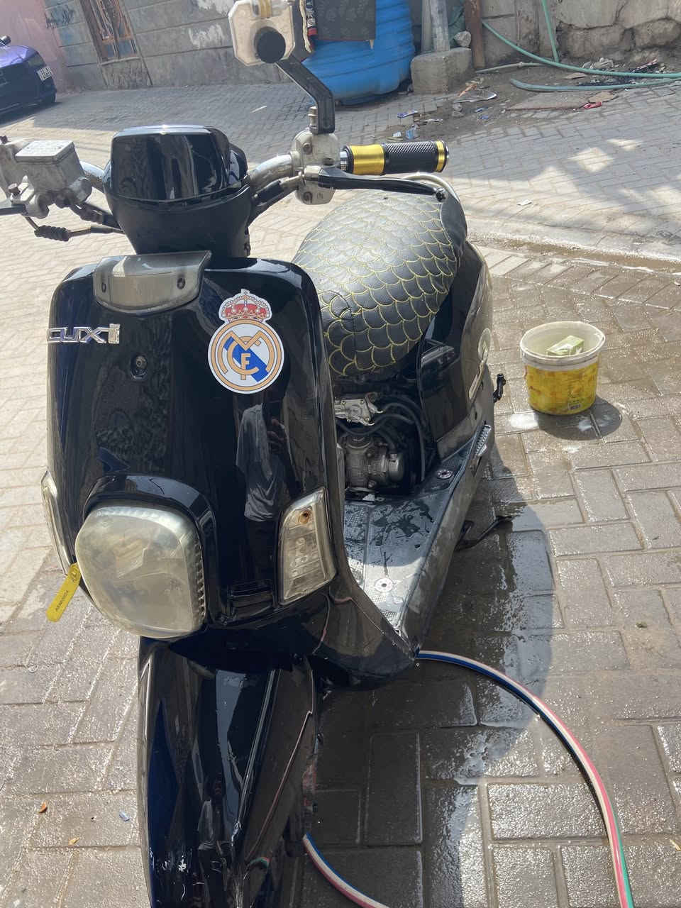 السلام عليكم ماكس بوليسي للبيع بوشه 55 دراجه مني ولشارع كلشي شغال بيها ماناقصها شي كهربائيات شغاله ماعده الاشاير بس كلوبات يرادلهن عالي ناصي شغال سكن شغال كيلو متر كيج بانزين شغالات كفرات مختمه دراجه جاهزه كلش ومنفيس موجود مالتها سعرها 950 بكاني الحيانيه ***********بي واتساب
