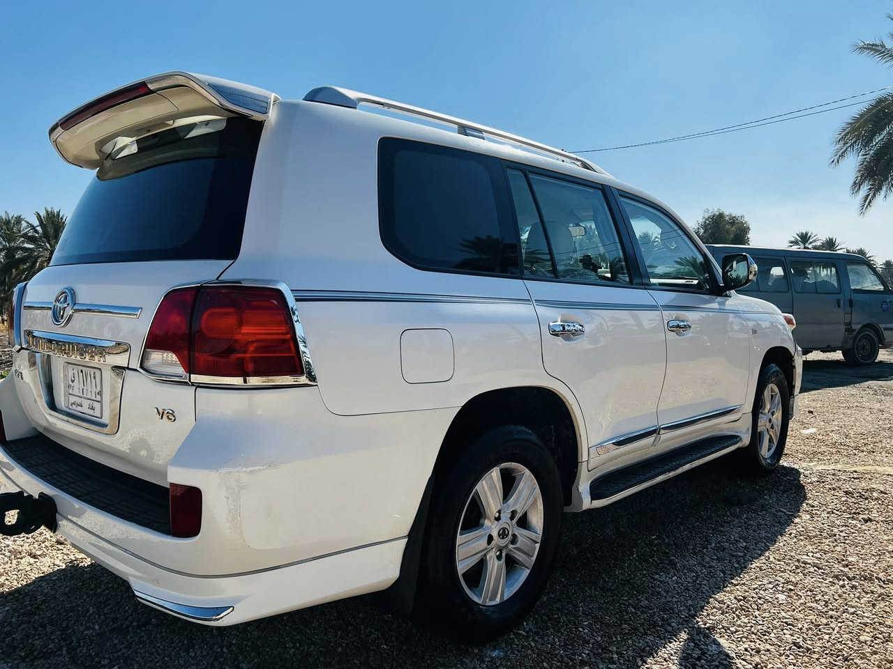 السلام عليكم ورحمة الله وبركاته

للبيع – تويوتا لاندكروزر GXR
📌 موديل: 2009 
📌الرقم بغداد   السيارة باسمي شخصياً

🔧 المواصفات:
 • المحرك: V6
 • الكير: أوتوماتك
 • الدفع: رباعي 4WD
 • بصمة تشغيل
 • ثلاجة
 • تبريد قطعتين
 • شاشة
 • كاميرا
 • مانع انزلاق
 • إشارات بالمرايا
 • بدون فتحة

 
 🔸 السيارة كلش نظيفة وما بيها أي نقص 
 🔸خالية من العيوب
 
 🔸 مكفولة من الضربة والصبغ 

#المكان بابل _ الحله 
 
📞 للاستفسار:
***********
***********
