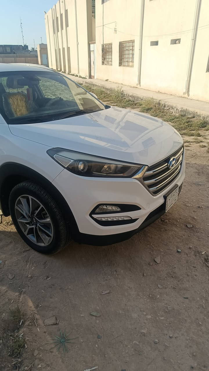 توسان ١٨ مكفولة كفاله عامه أخت الزيرو ماشيه ٥٠ ألف برغي ما مفتوح بيها على وضع الشركه سبيرها منازل رقم بغداد تبريد قطعتين سايد بريك رجل سعرها ١٨٨ وبيها مجال ***********
