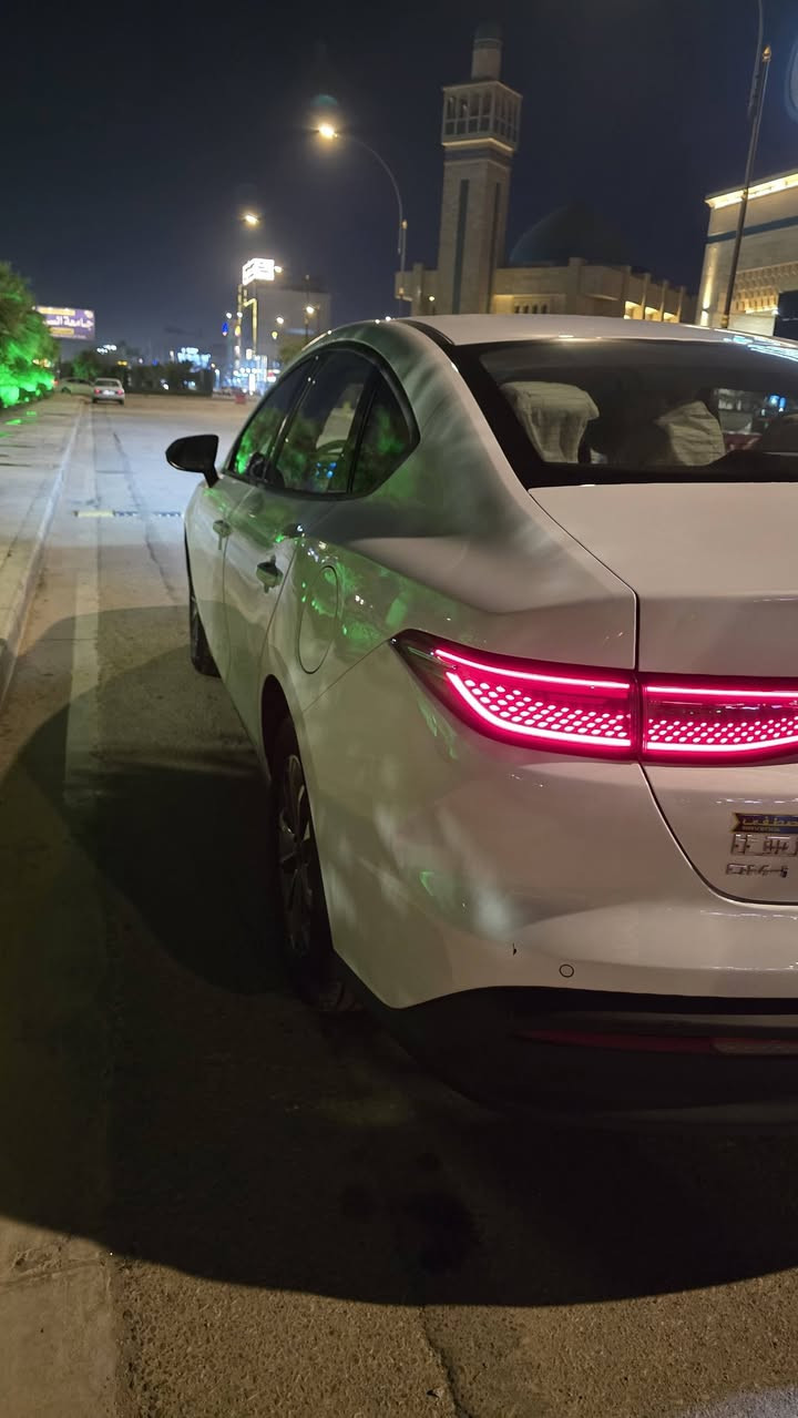 للبيع BYD Seal 05 موديل 2026
اقرأ التفاصيل كاملة قبل التواصل

لون أبيض لؤلؤي مميز ✨
السيارة بحالة ممتازة جدًا واستعمال شخصي .

🔹 سنة الصنع 2025
🔹رقم مميز بغداد بأسمي 
🔹 عداد HEV: 5  الف كم 
🔹 عداد EV: 7 الف كم 
🔹 لون أبيض لؤلؤي
🔹 مكيف ممتاز وأداء رائع في الأجواء الحارة
🔹 اقتصادية جدًا في استهلاك الوقود والكهرباء
🔹 قيادة هادئة ومريحة 
🔹 جميع الصيانات الدورية مُنجزة
🔹 نظافة عالية وجاهزة للاستخدام مباشرة
🔹السيارة مغلفة جلد درجة اولى تفصال مبطن حماية وعزل ارضيتها بالكامل + الجنطة 
🔹برمجة و تحديث وبرامج اخر اصدار
السيارة مناسبة لمن يبحث عن سيارة حديثة، عملية، واقتصادية بمواصفات ممتازة وحالة شبه جديدة. 
بيها طخة في الجاملغ الامامي الأيسر و طرف البنيد بدون اي دواخل موضحات بالصور 

السعر المطلوب ١٨.٩٠٠

 التواصل على الواتساب فقط 
⬇️⬇️⬇️⬇️⬇️⬇️
https://wa.me/qr/C4RFHXVISSRSE1

***********
