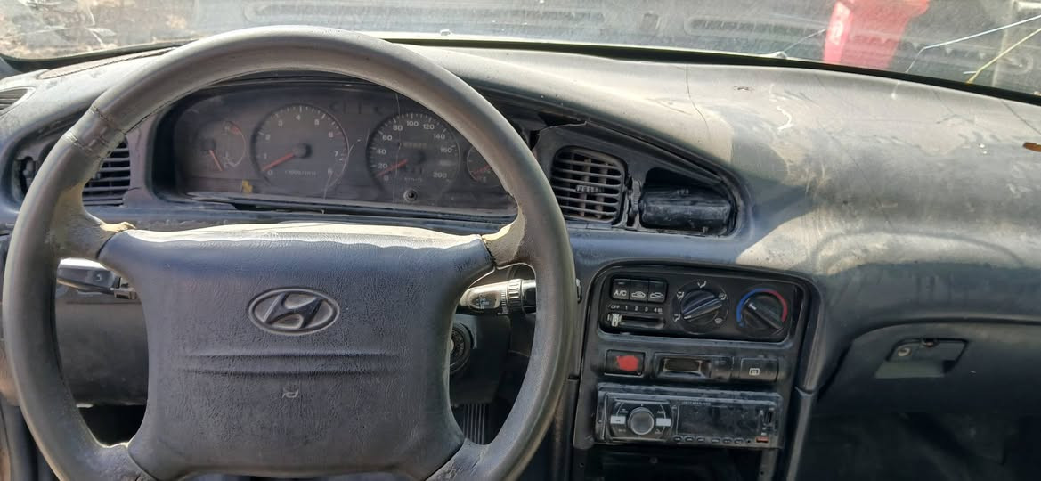 سوناتا موديل 2001 
كير مكينه مكفولات كهربائيات كلها شغاله تبريد عوزه كمبريسر مالكها بنجف يمي سنويه ماساقطه سياره نضيفه فقط كشرتها شويه تعبانه معمرها غ ايدي مكاني النجف 25 وبيها مجال ،***********
