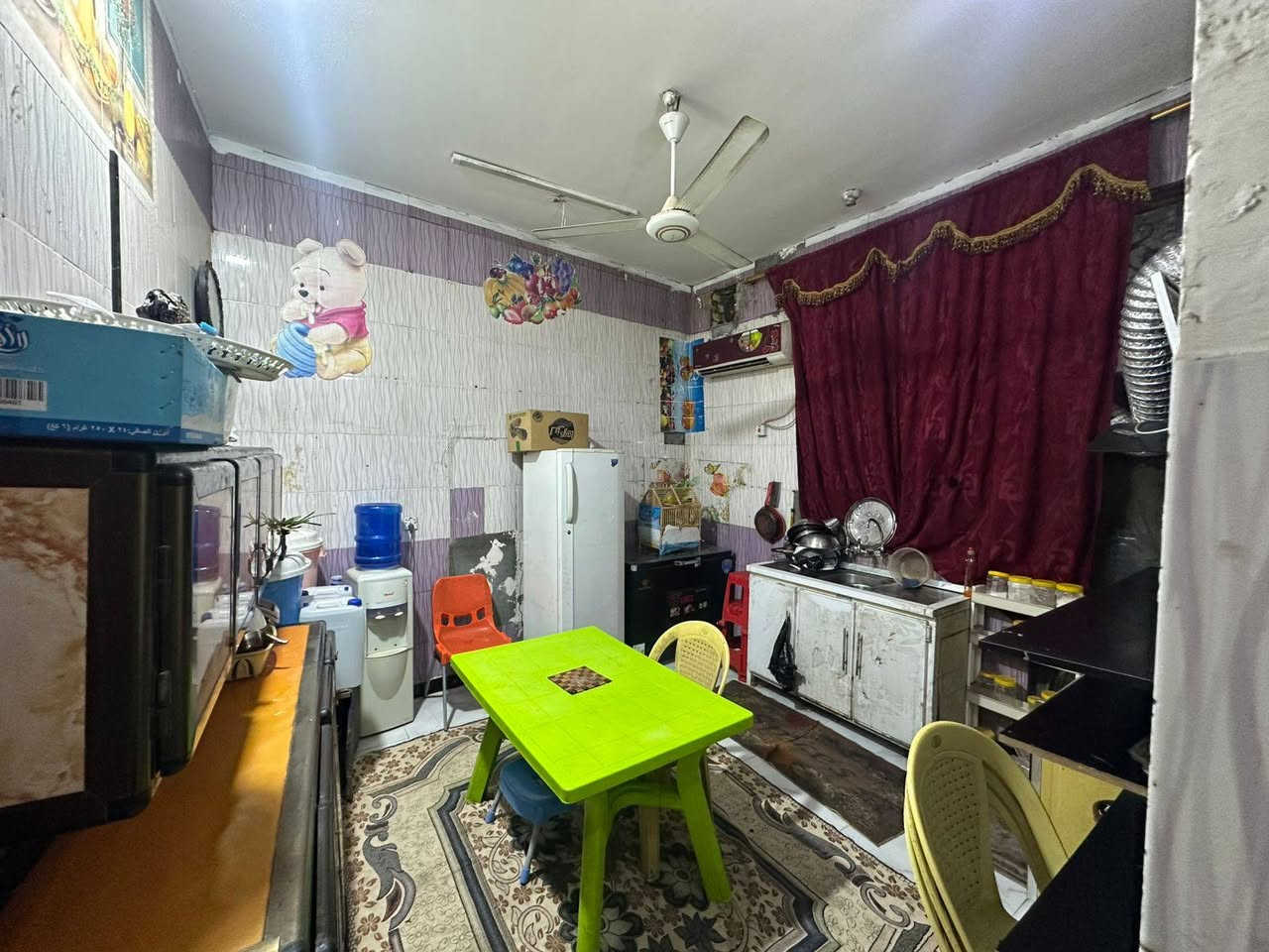 بسم الله الرحمن الرحيم         

          #دار_للبيع

موقع الدار :  الكورنيش قرب مجمع الامراء
____________________________________
#المساحه : ١٣٧ م 

#تفاصيل_العقار ::   يتكون من طابقين الطابق الاول براني ومطبخ وهول وغرفه وصحيات وتهويات اثنين وطارمة صغيرة 

الطابق الثاني غرف عدد ثلاثه وصحيات وبيتونه كاملات 
____________________________________

#السعر_الدار:    ١٨٠ مليون قابل للتفاوض
____________________________________
#من يرغب بعرض عقار مراسلتنا  على الرقم وتساب
 ***********  و  ***********   
وارسال جميع التفاصيل والمعلومات صور العقار مع موقع العقار 

🏘مكتب البركة للعقارات حي العسكري مقابيل كراج حي العسكري
