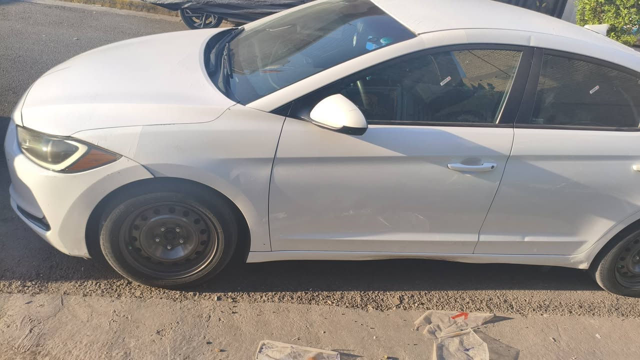 السلام عليكم للبيع النترا 2018 وارد امريكي فول عدا الفتحه مكينه2000دوش كيرAT حادثهه بس الجاملغ الامامي الايمن  بدون دواخل  بأمريكا بل عراق شخط مابيها شرط كفاله السياره تبريد انجماد❄️ كله شغال دواخلها بل جيس اشاير ترحيب تخم تاير جديد  لغود وشواصي وتكم وحوض موجوده صور الحادث كفاله السياره السعر 115 بيه مجال مكاني بغداد حي العامل للاستفسار *********** غير موجود فيس  الشراي يتصل 
مراوس عادي
