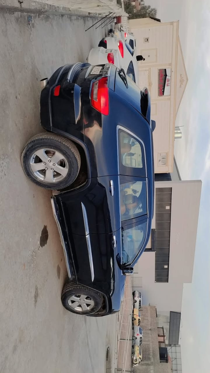 سلام عليكم 
جيب لاريدو 2013
مكينه وكير شرط ما مفتوح 
مصبوغه عام 
رقم بغداد باسمي 
عنون موصل حي البكر 
السعر 140وبيها مجال 
***********
***********
