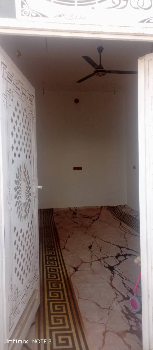 سلام عليكم
بيت بحي الشهداء محجوز اسكان 
مساحه 125متر 
مطلوب 42
تسديد ل شهر 210
السعر 50 
بي غرفة وصالة واستقبال ومطبخ وحمام داخلي وخارجي 
*********** اتفاصيل
