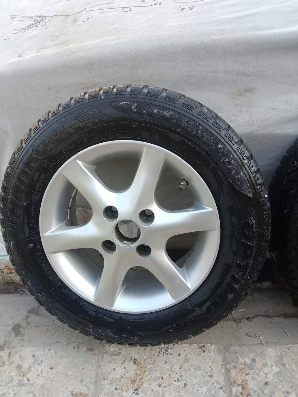 تاير و ويل كاملات للبيع حجم 13 يصيرن للسايبه وكورله ويصير للستوته للبيع مامتوجد فيس *********** ناصريه مكلف بل نشر
