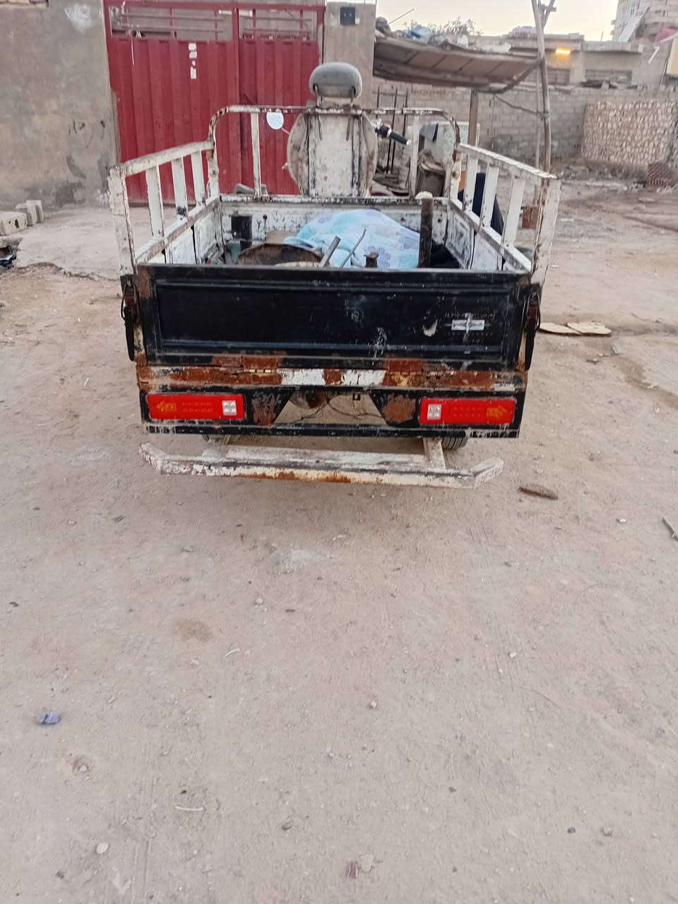 سلام عليكم ستوته اوراق للبيع مكاني نجف شارع مطار قرب قريه الغدير عامود ٣٢١ اتصال ***********
