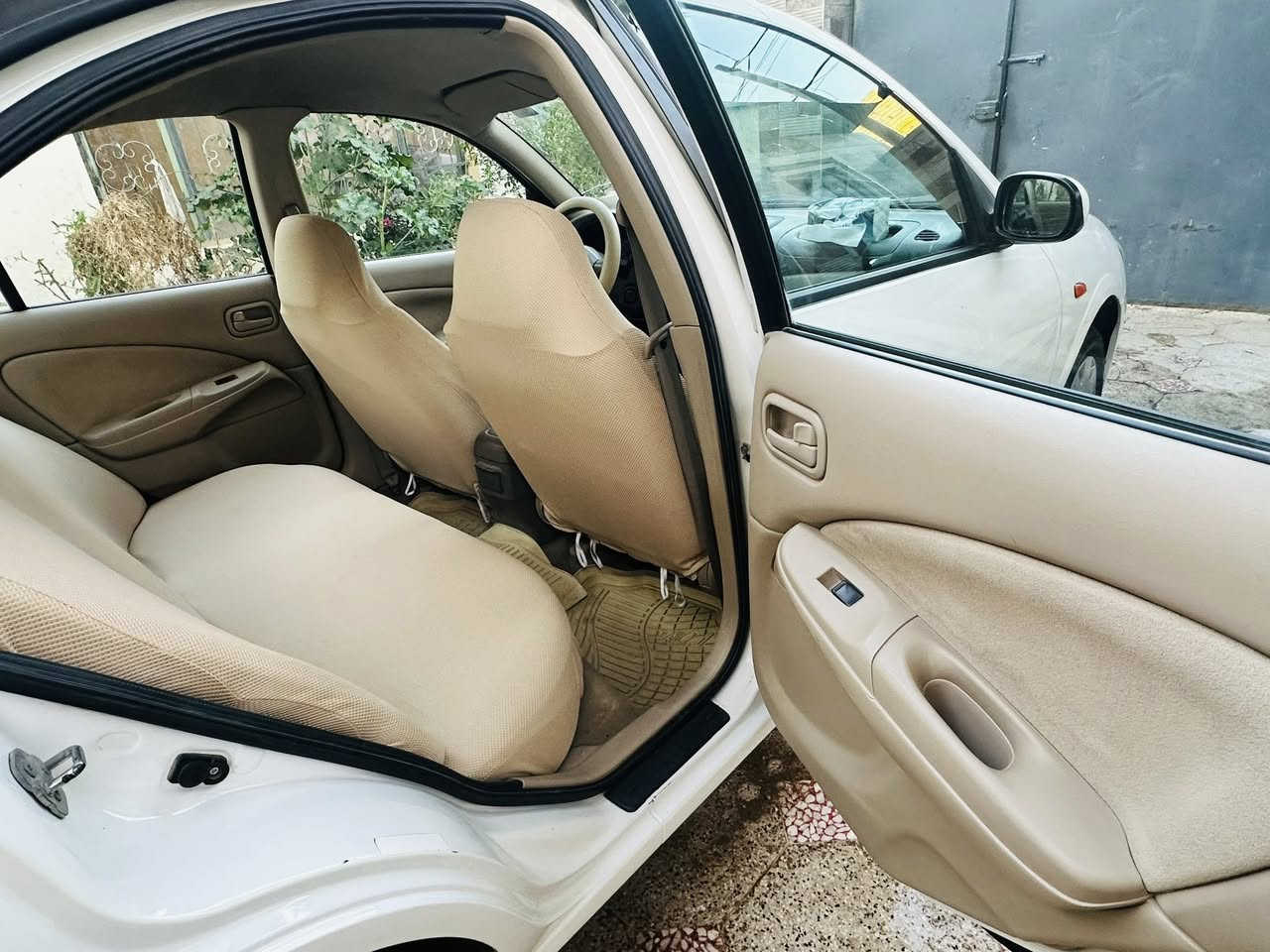 نيسان سني موديل ٢٠٠٩ رقم بابل السيارة مكفوله من كلشي عدى بارد بسيط بلجاملغ الايمن مكينه كير حداديه تبريد كله جديدة السيارة ماشيه حقيقي ١٧٦ الف لا ملعوب بيها ولا منزله مكينه قبق ابيض السيارة ع الشركه مابيها كلشي نقص 
مكانها بالديوانية السعر ((١١٥)) وبيها مجال للشراي اتصل وتدلل لا تكلي شبيها الشراي صدك يتصل 

***********
***********
