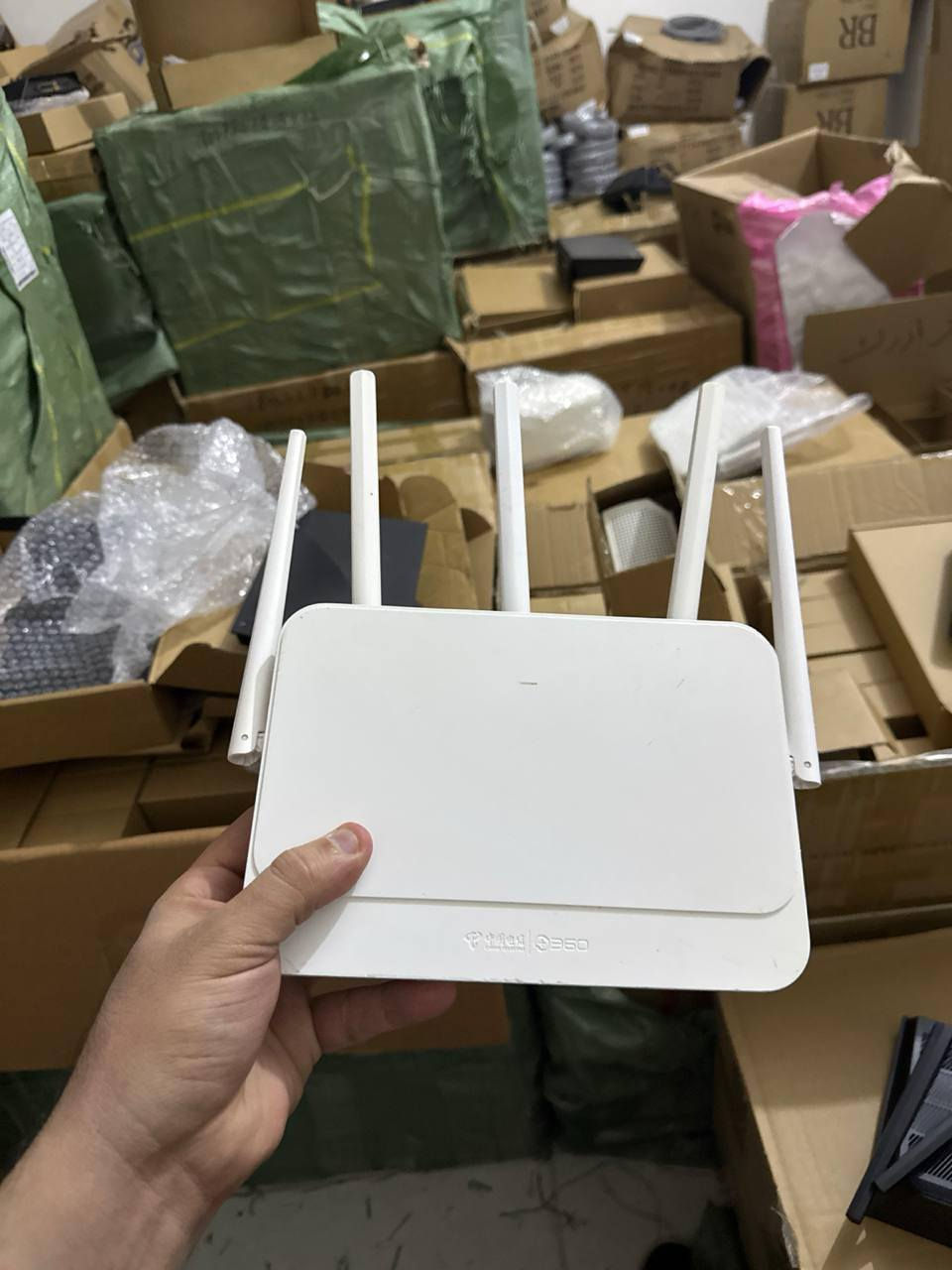 السلام عليكم 
راوترات ماركه وأسعار تنافسية 
شرط الضمان 
مكاني الزعفرانية 
كل ماتحتاجون من أجهزة الإنترنيت متوفر عدنه 
أسعار خاصه لأصحاب المحلات
للاستفسار ***********
